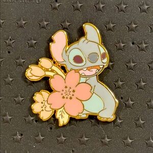 Disney Stitch Floral Blind Box Loungefly Stitch Bouquet Floral Pin NWOT